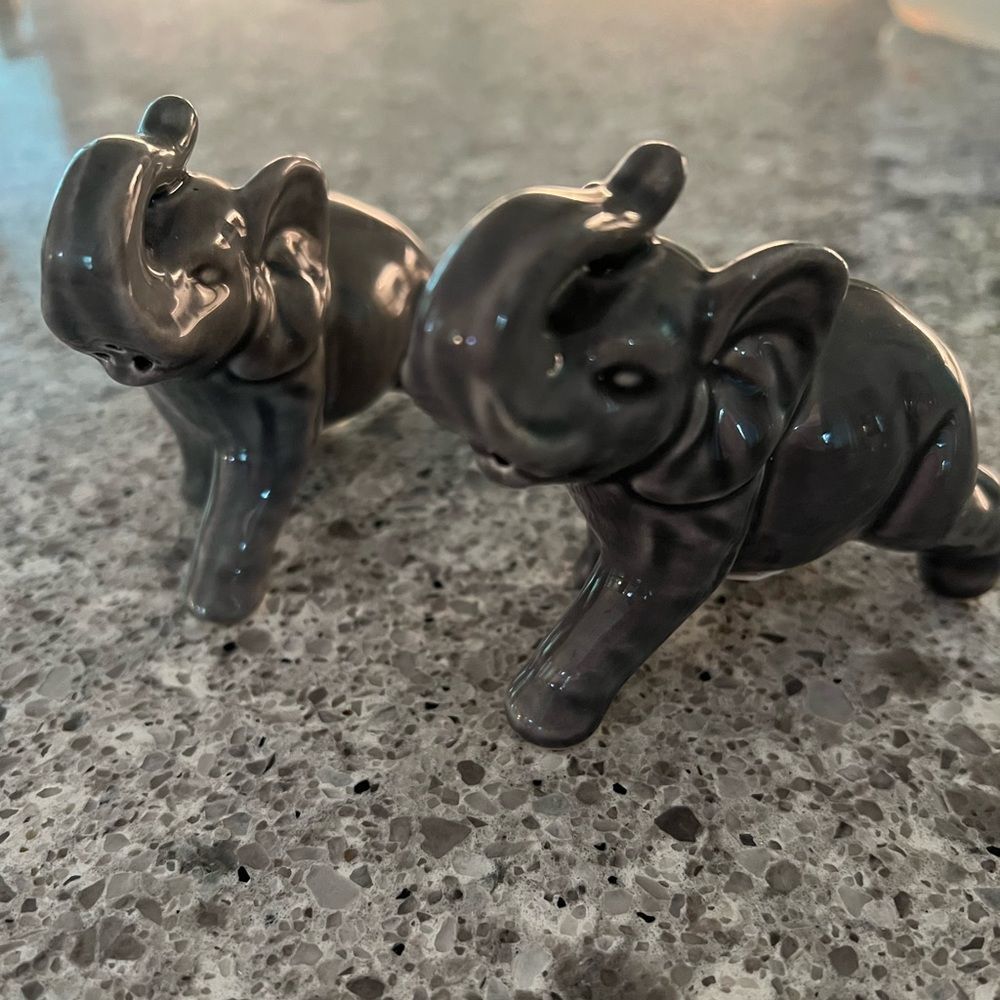 New Anthropologie Gray Elephant Salt and Pepper Shakers